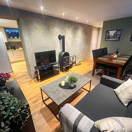 Two-Bedroom City Apartment With Fire Place, Free Parking And Fjordview Terrace - Calm And Central Ålesund Dış mekan fotoğraf