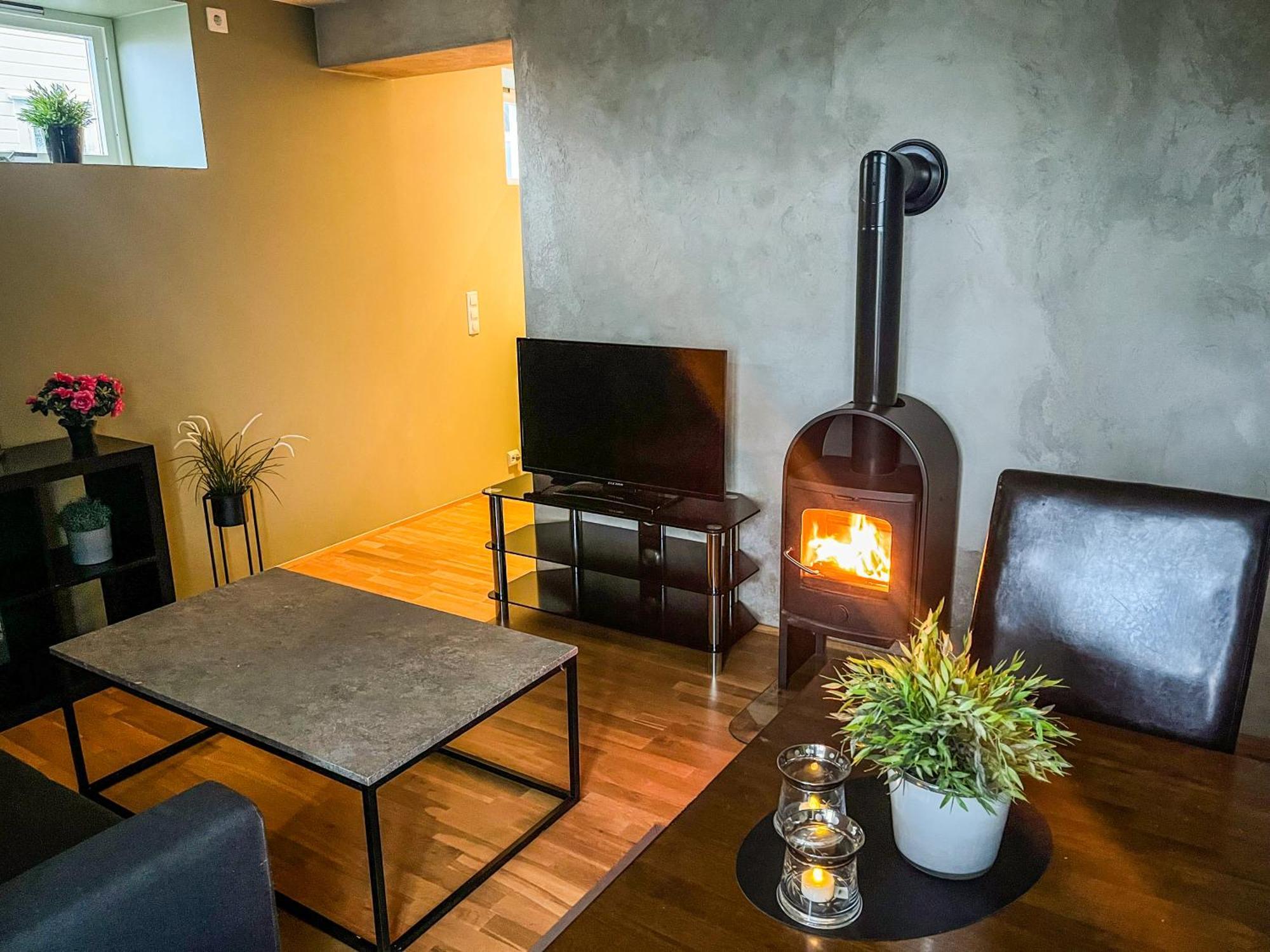 Two-Bedroom City Apartment With Fire Place, Free Parking And Fjordview Terrace - Calm And Central Ålesund Dış mekan fotoğraf