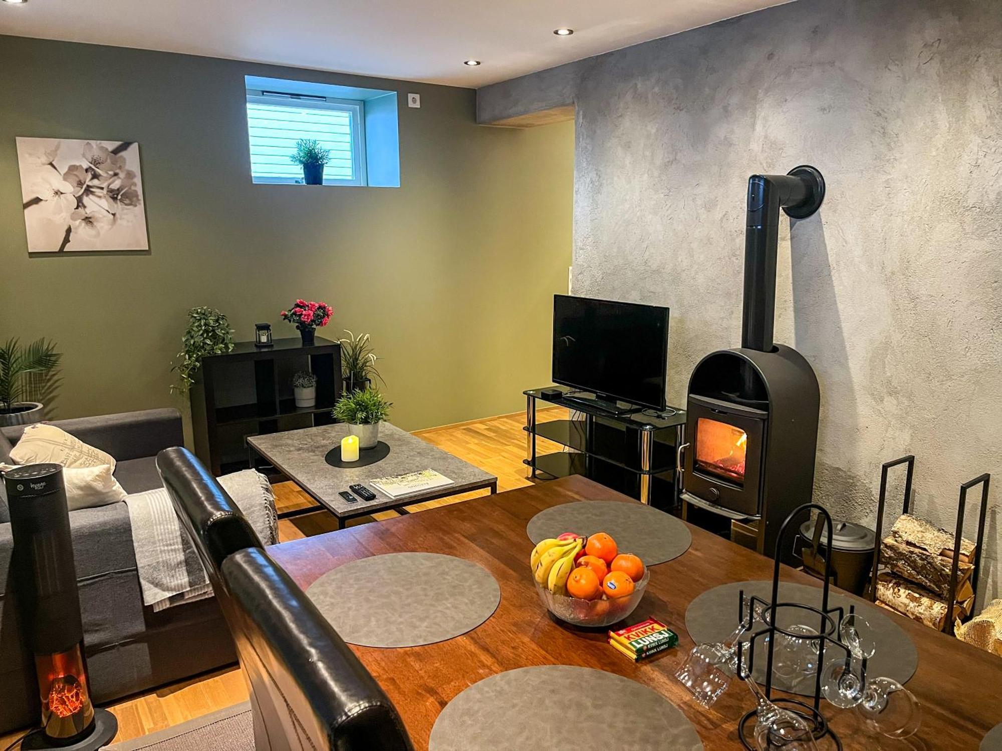 Two-Bedroom City Apartment With Fire Place, Free Parking And Fjordview Terrace - Calm And Central Ålesund Dış mekan fotoğraf